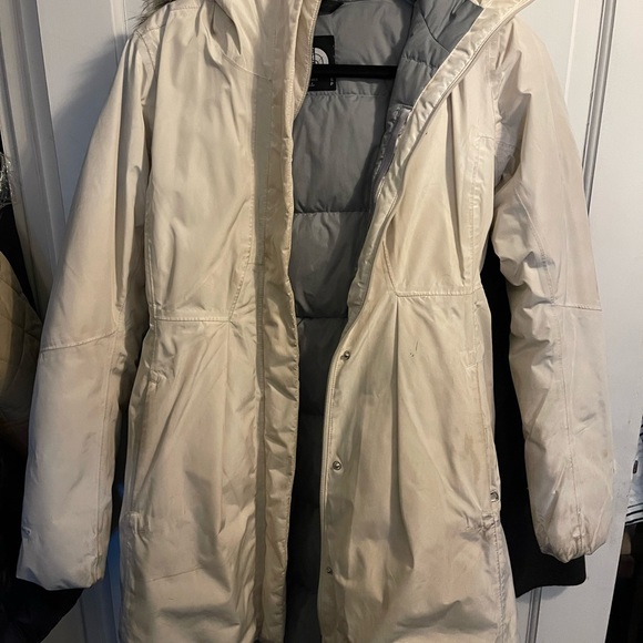 North face women’s winter coat with fur trimmed hood - Picture 2 of 3